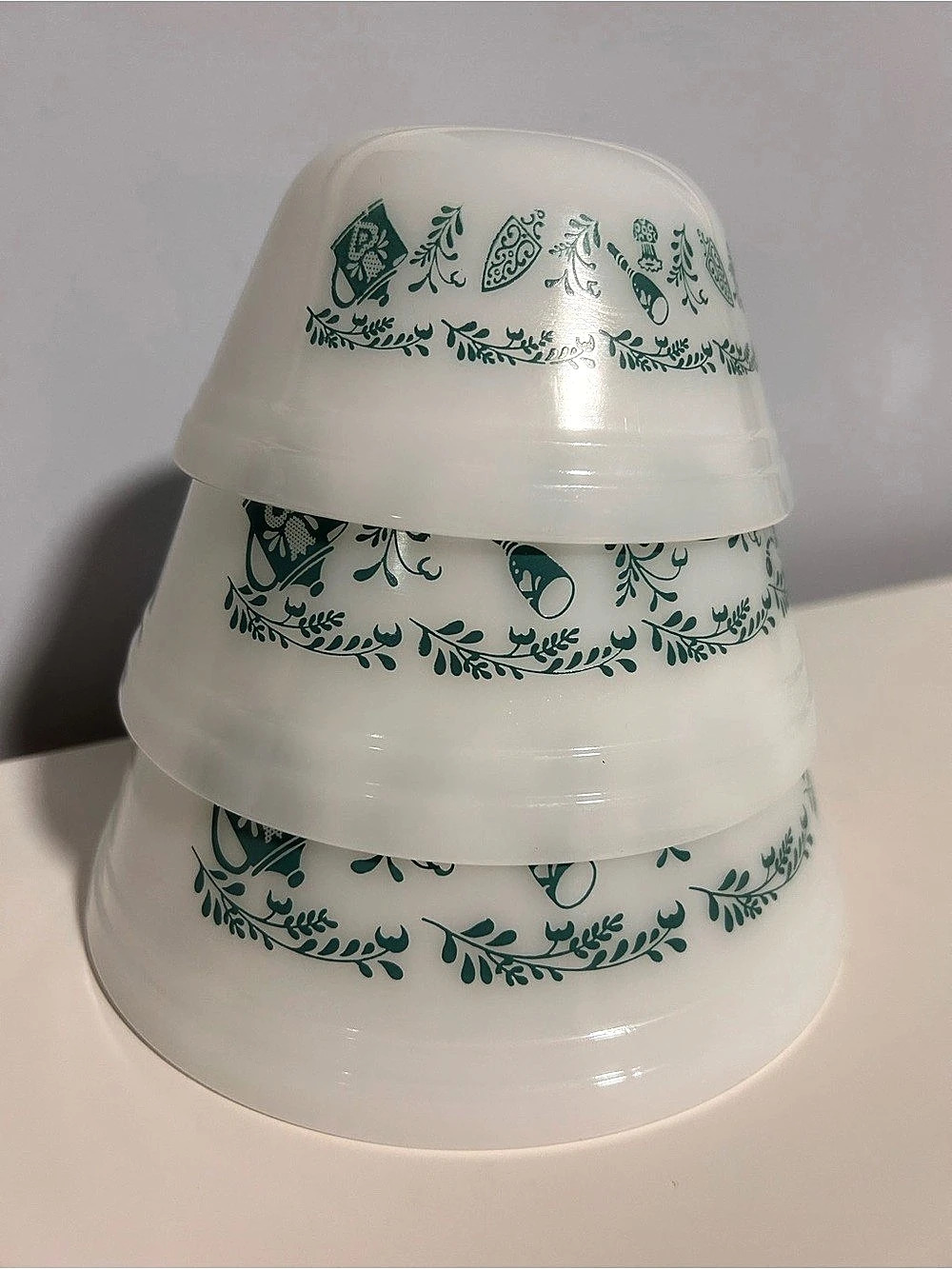 Federal glass 1950s bowls, Homestead pattern 7”,6”,5”